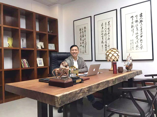 深圳市西西米亚实业发展有限公司 徐工博